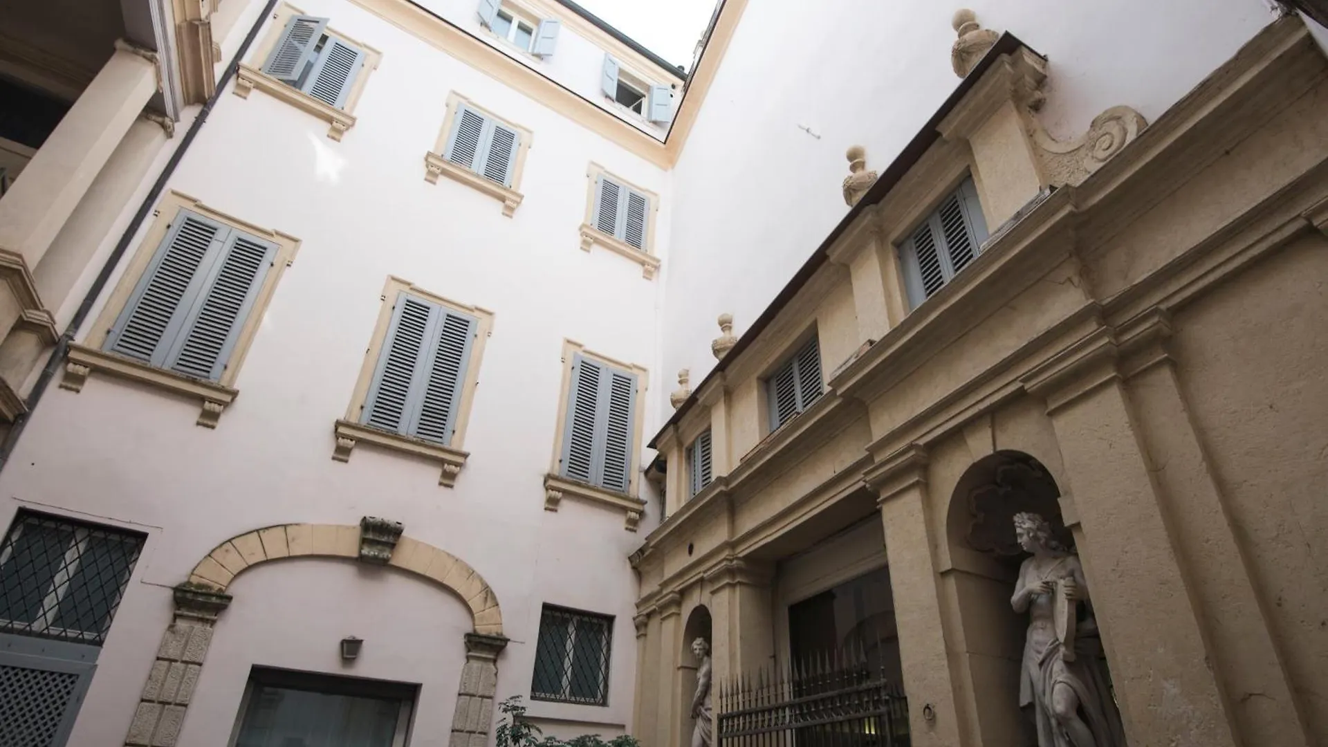 Italianflat - Via Adua Two Bedroom Old Town Verona Apartment